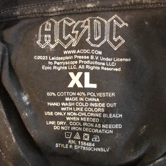 AC/DC T-shirt with Silver Beaded Chain on Shoulders Size XL - Picture 6 of 6